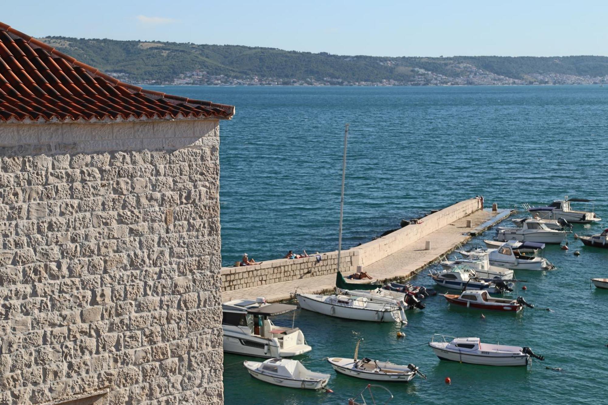 XIV Century Rooms Kaštela Buitenkant foto