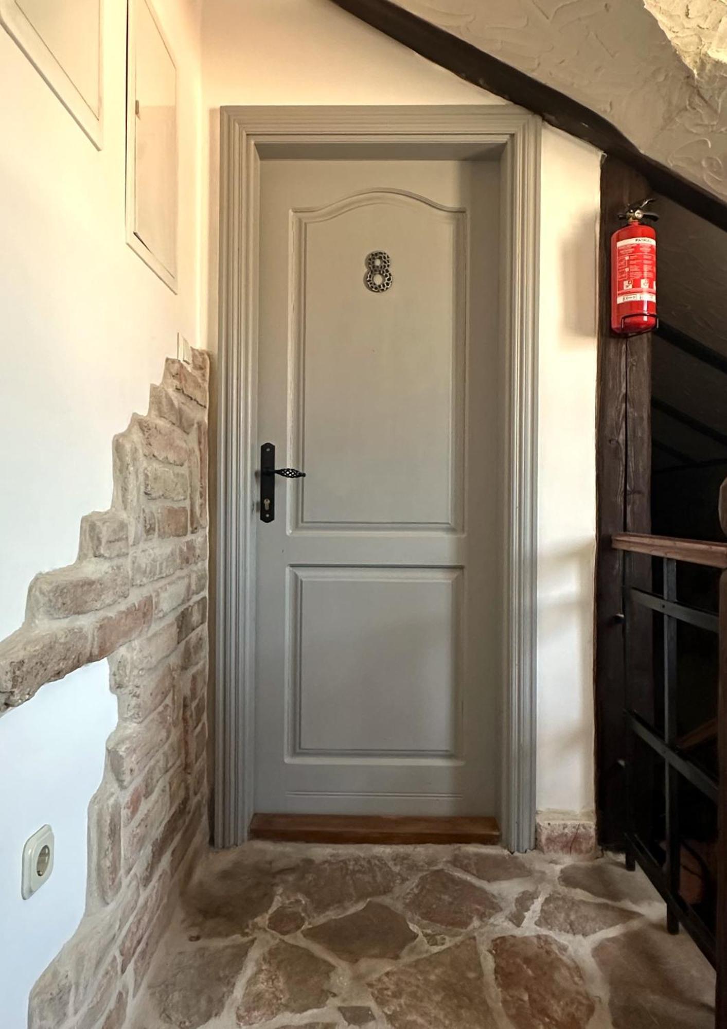 XIV Century Rooms Kaštela Buitenkant foto
