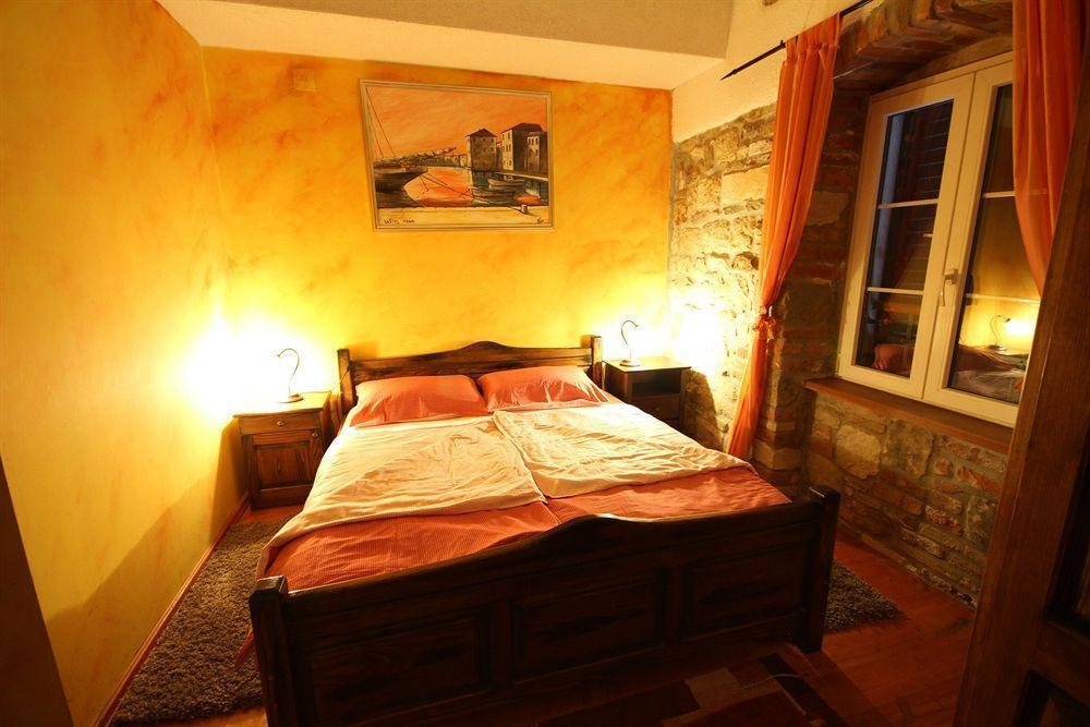 XIV Century Rooms Kaštela Buitenkant foto