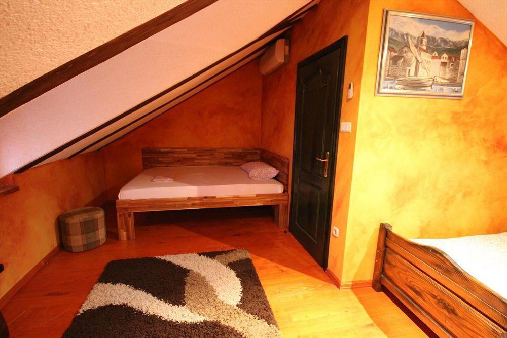 XIV Century Rooms Kaštela Buitenkant foto