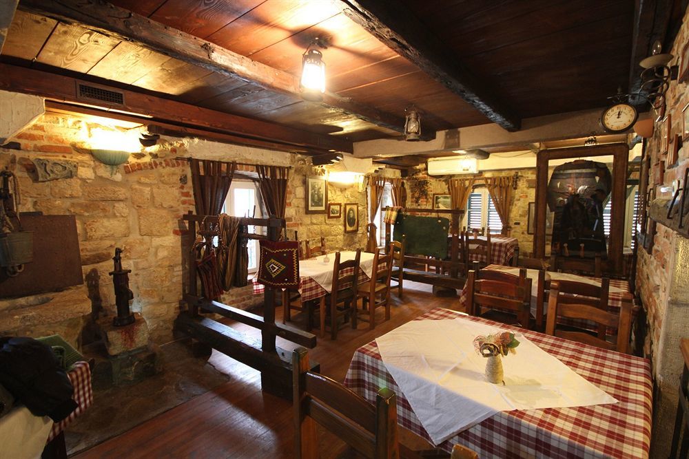 XIV Century Rooms Kaštela Buitenkant foto